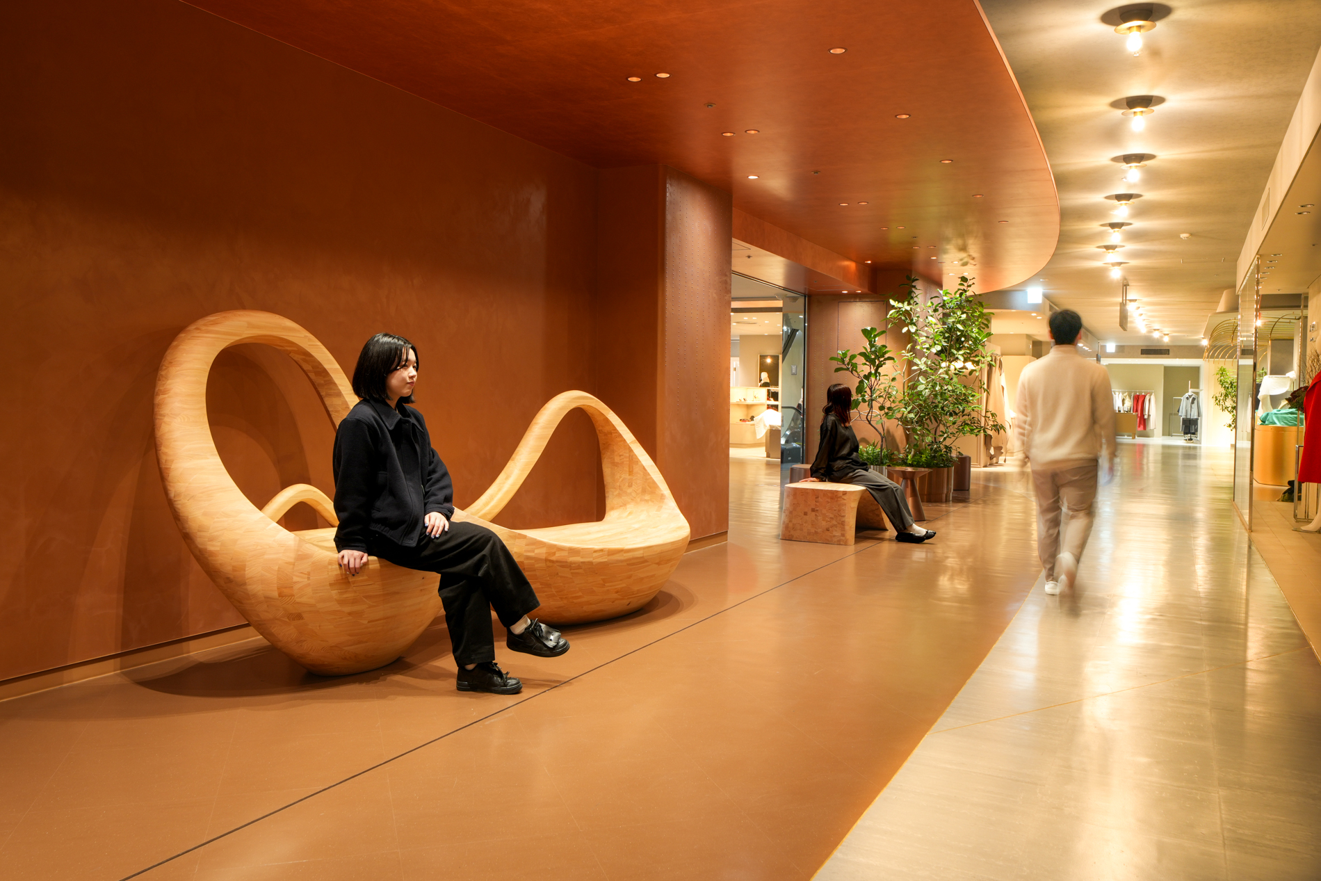 松坂屋名古屋店　moment bench